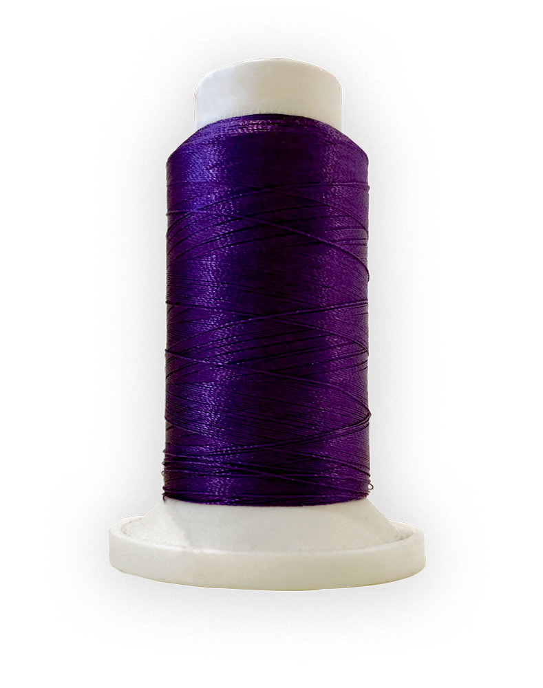 Bobine de fil violet de l'atelier Silver Broderie